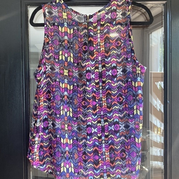 Beautiful women’s top by Everly - Picture 4 of 4